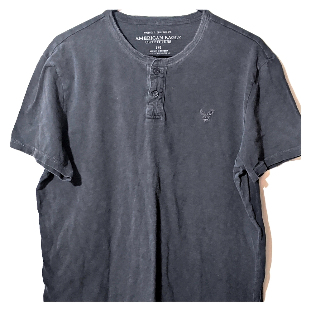 American Eagle Quarter Button Crew Neck T-Shirt